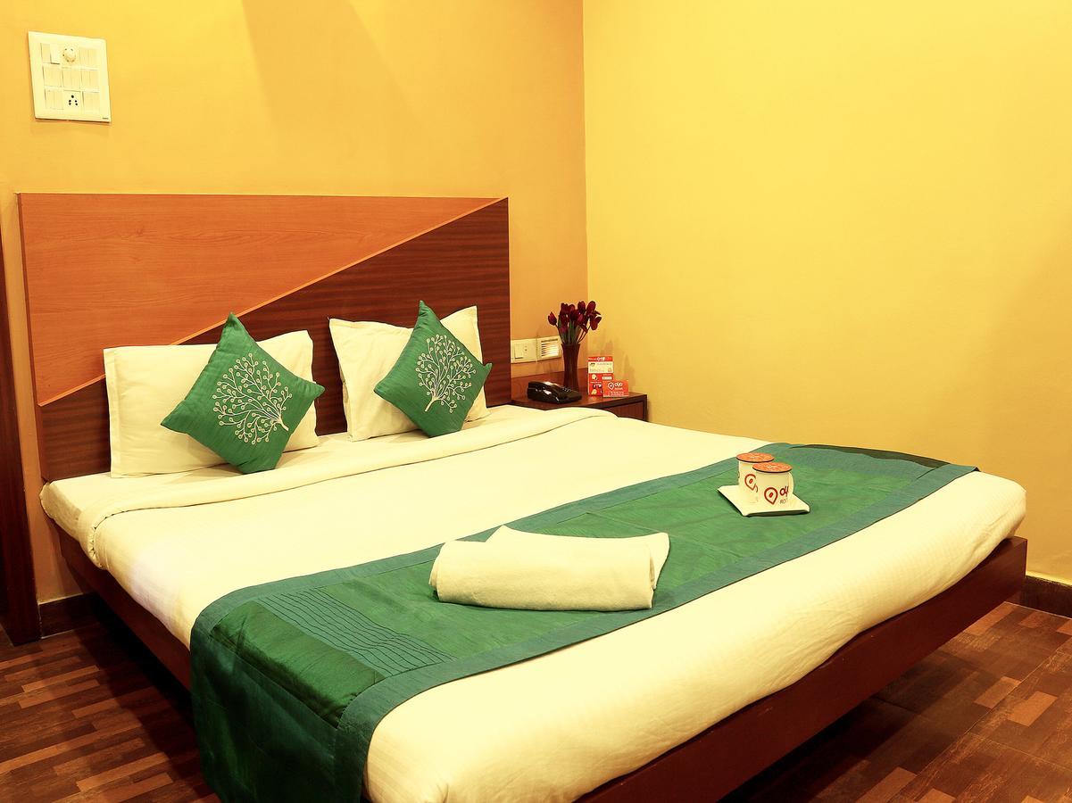 Hotel Trimoorti Calcutta Extérieur photo