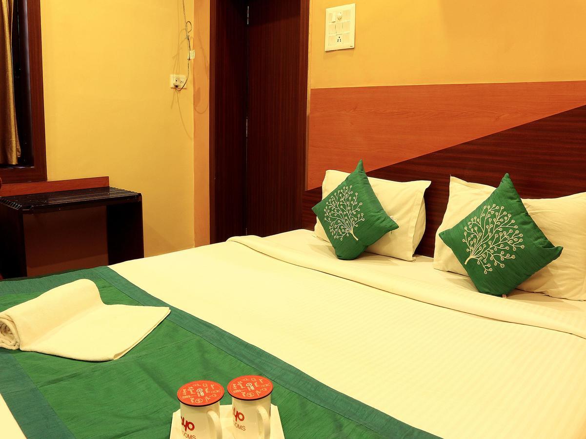 Hotel Trimoorti Calcutta Extérieur photo