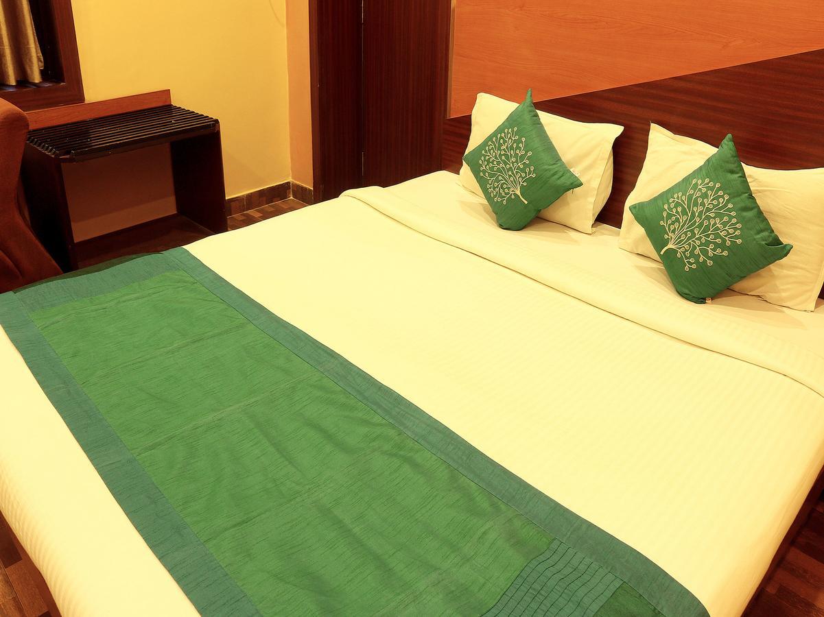 Hotel Trimoorti Calcutta Extérieur photo