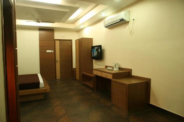 Hotel Trimoorti Calcutta Extérieur photo